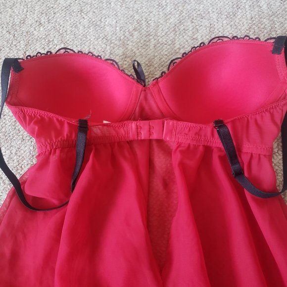 Red and black ruffled lingerie - Picture 5 of 9
